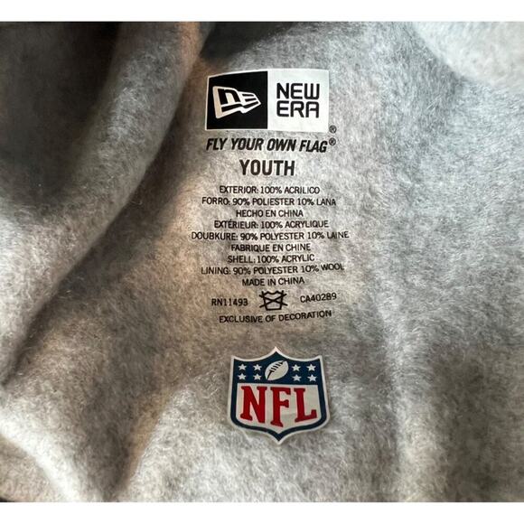 New Era Patriots Youth Sport Knit Beanie  NFL Winter Hat With Pom Pom, NWT - Picture 3 of 4